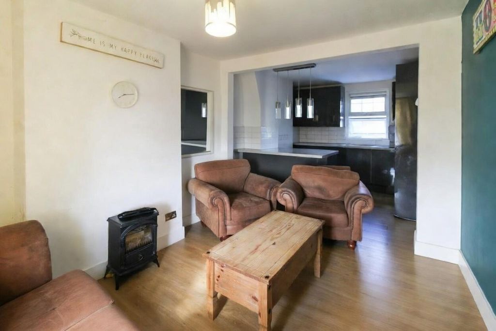 Property photo 3 of 9 Lounge