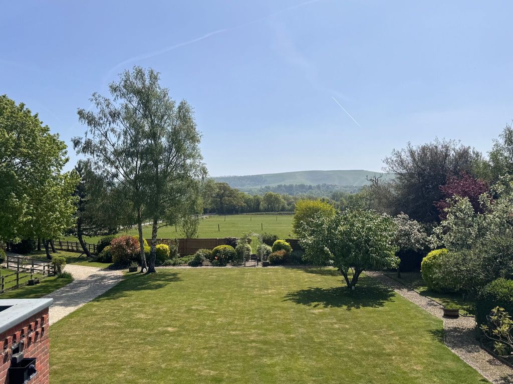 Property photo 2 of 24