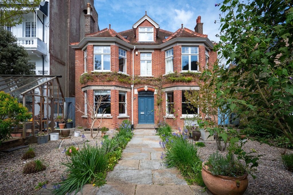 Property photo 1 of 50