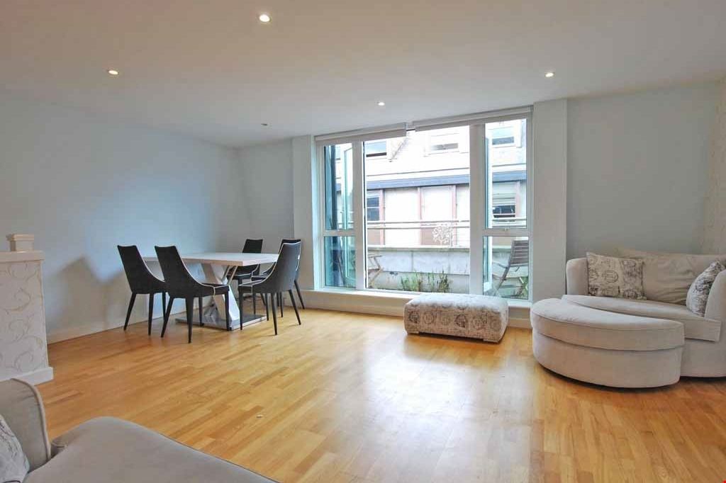 Property photo 2 of 9 Eee05F6F-2d28-4A09-8d55-B2222Ea3Bc73