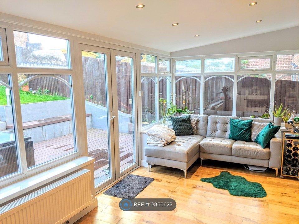 Property photo 3 of 15 Tv Room / Lounge