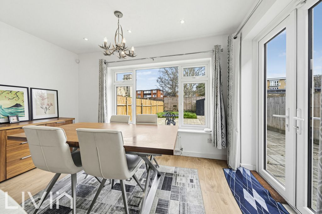 Property photo 3 of 12 4