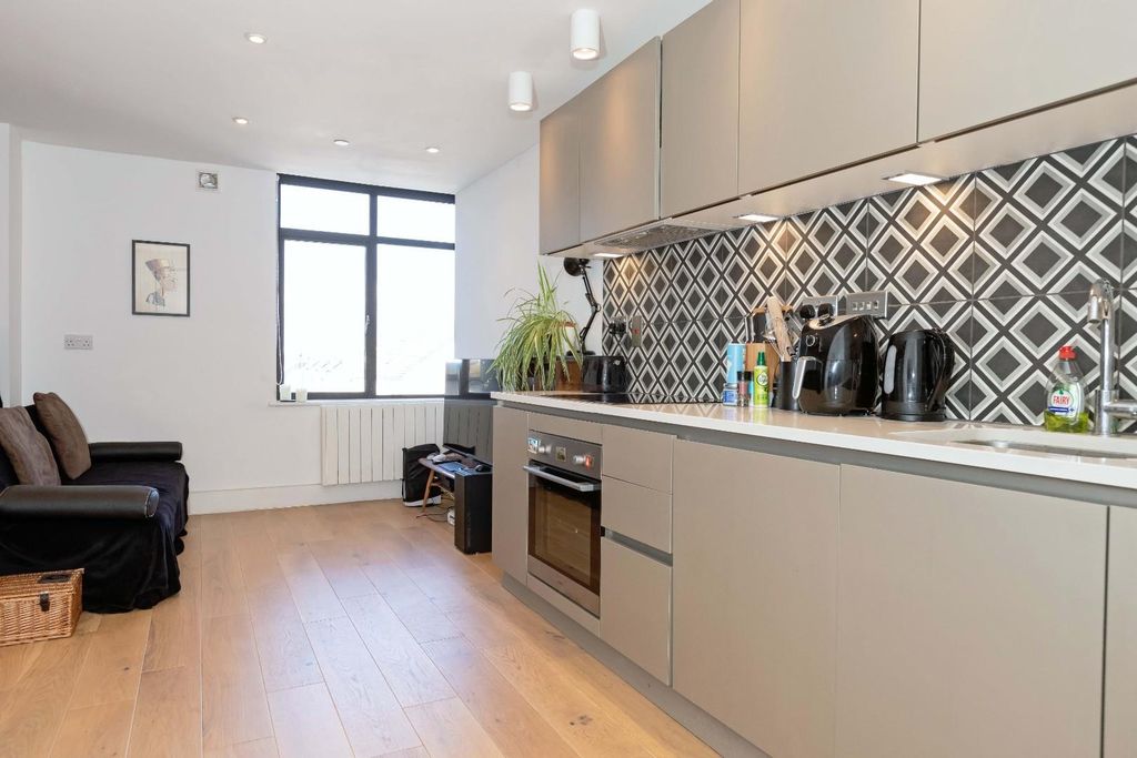 Property photo 3 of 11 45 Russell House_13.Jpg