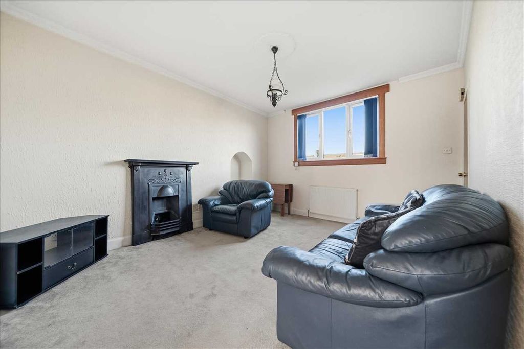 Property photo 2 of 7 Lounge