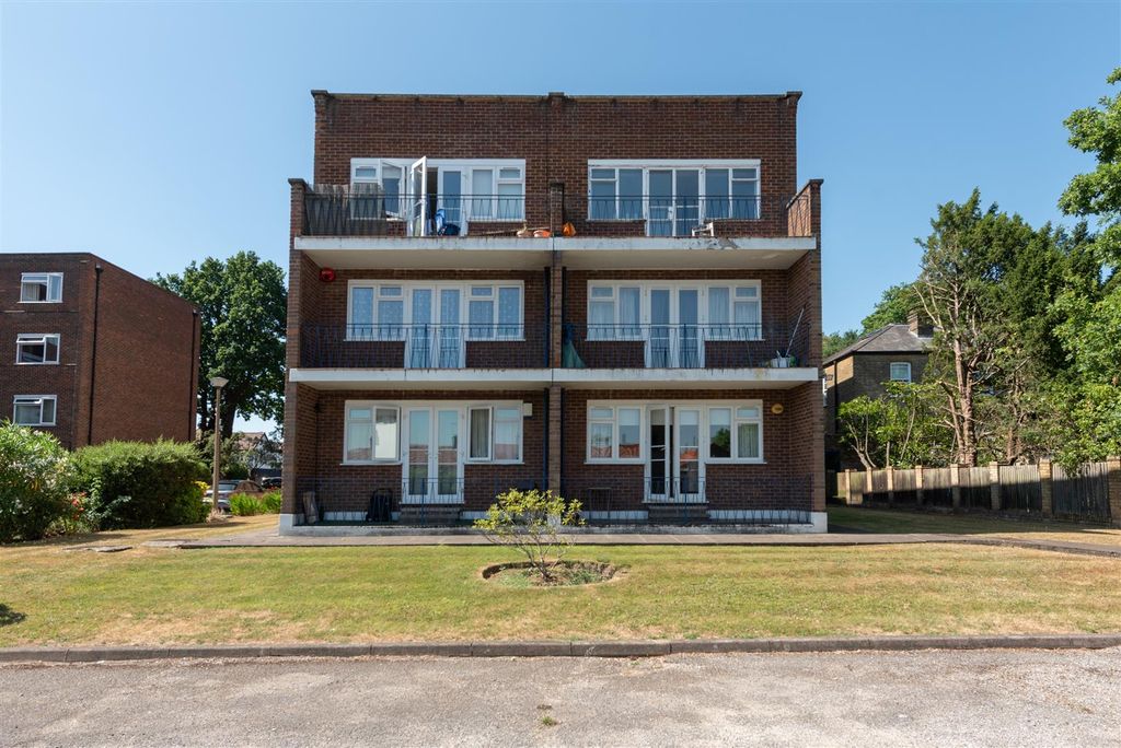 Property photo 1 of 13 Henley 11.Jpg