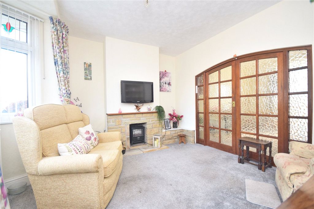 Property photo 2 of 19 Sitting Room