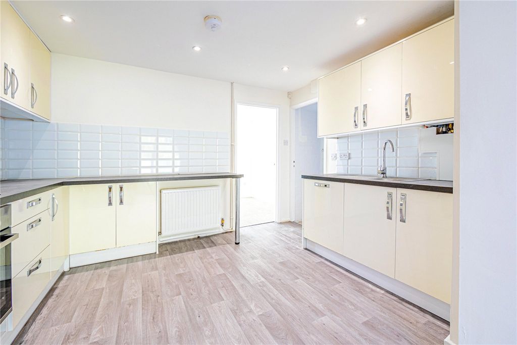 Property photo 2 of 19 Picture No. 24
