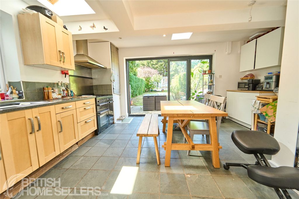 Property photo 2 of 24 Picture No. 16