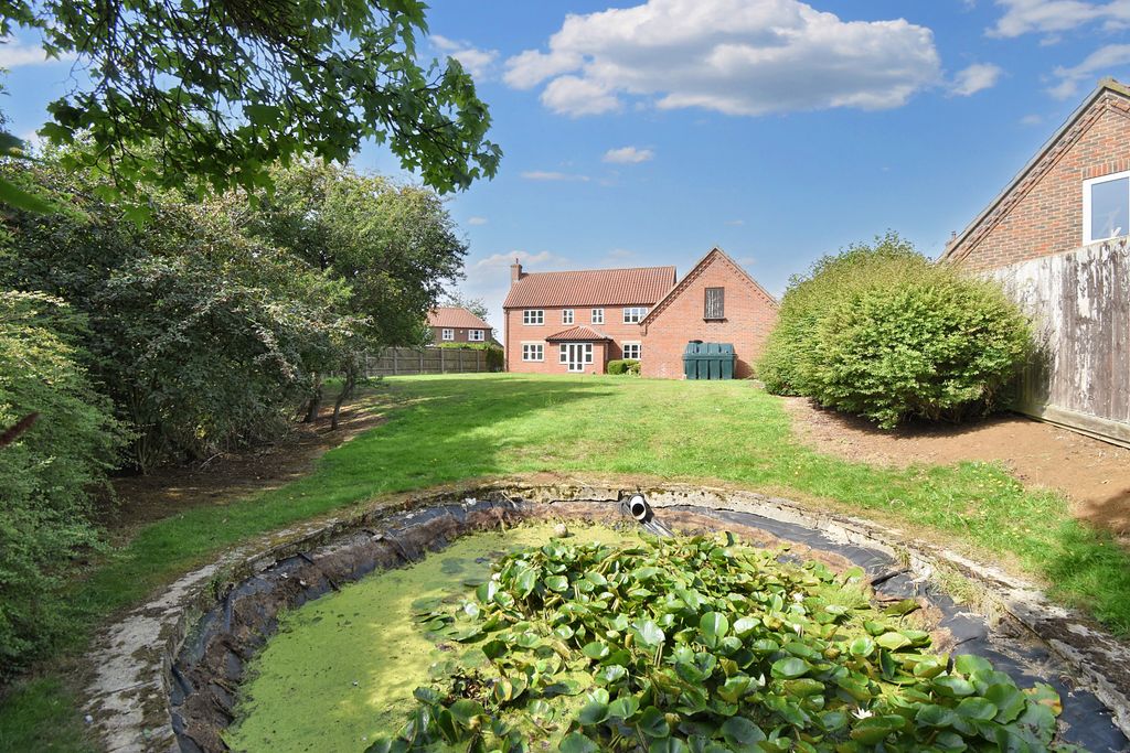Property photo 2 of 23