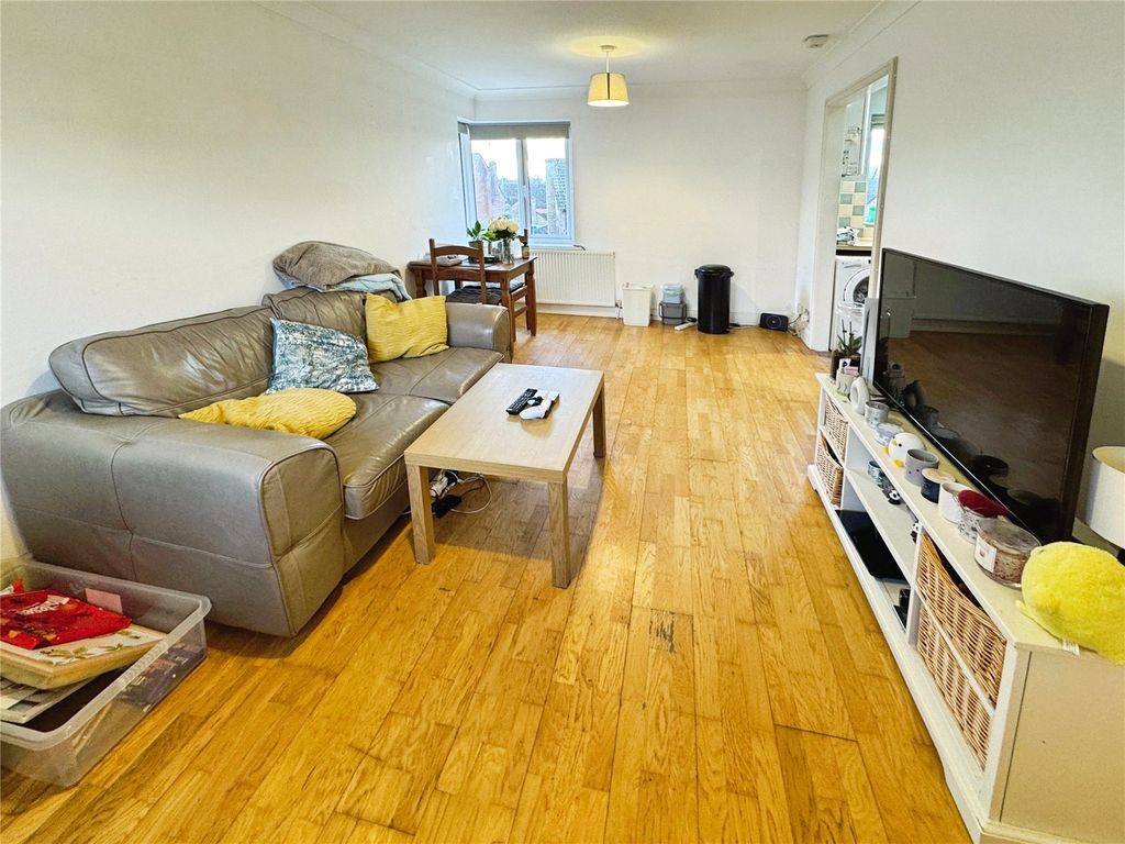 Property photo 3 of 8 Picture No. 12