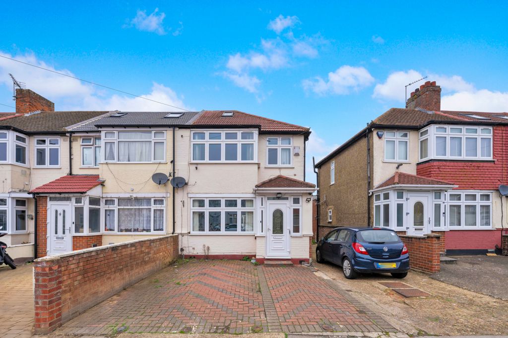 Property photo 1 of 14 Three Bedroom End Terrace House For Sale In Southall