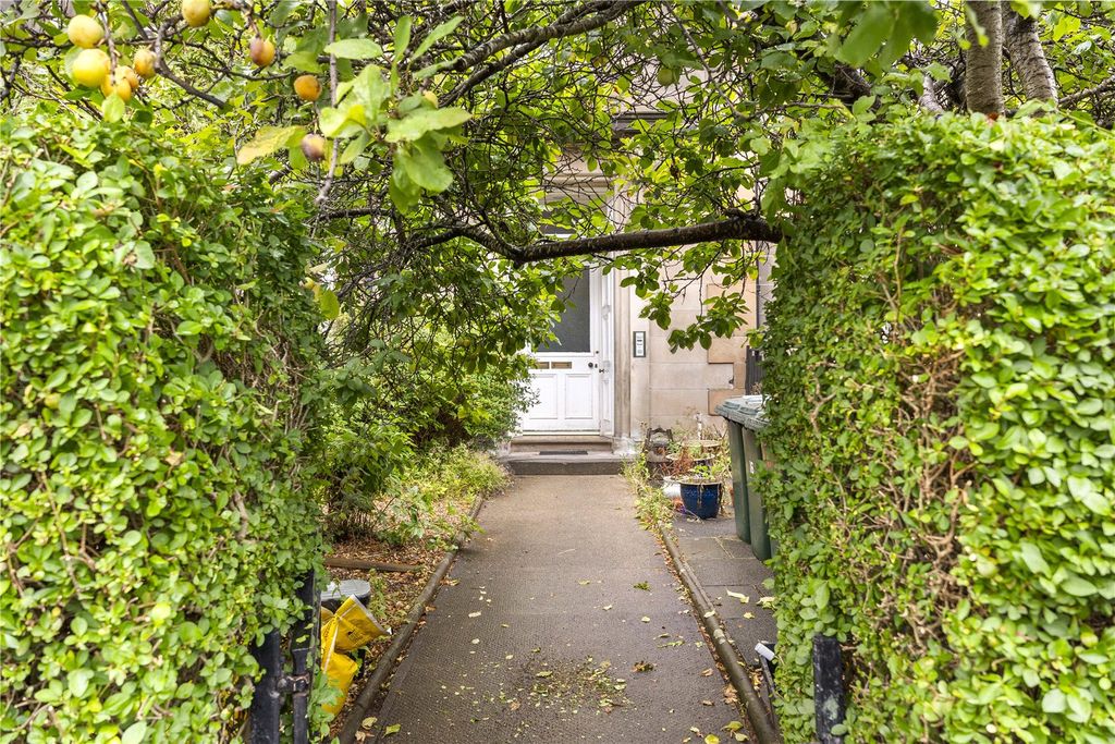 Property photo 2 of 16 Grange Terrace