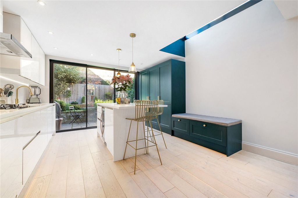Property photo 1 of 17 Kitchen/Dining