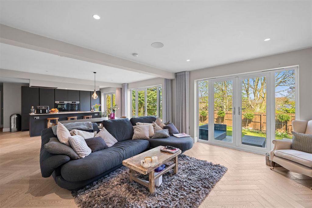 Property photo 2 of 38 8 Valley Lane-05.Jpg