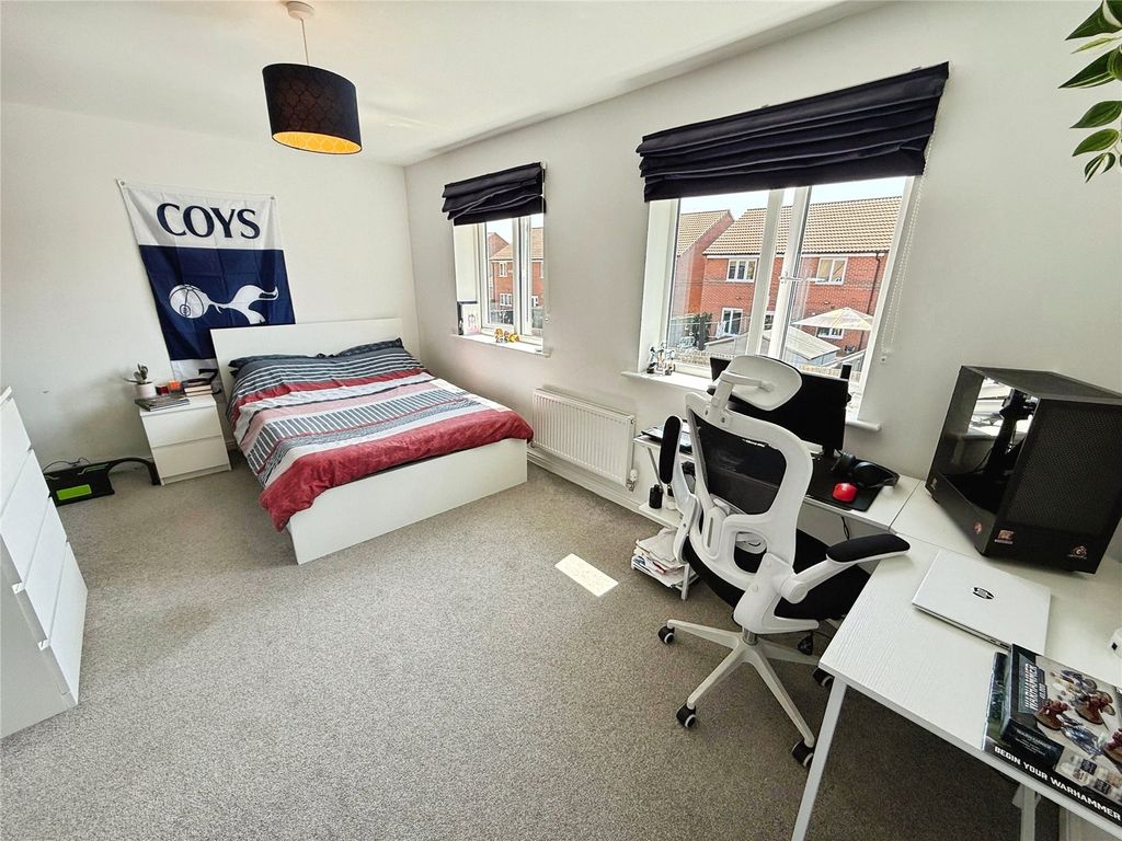 Property photo 3 of 18 Bedroom 2