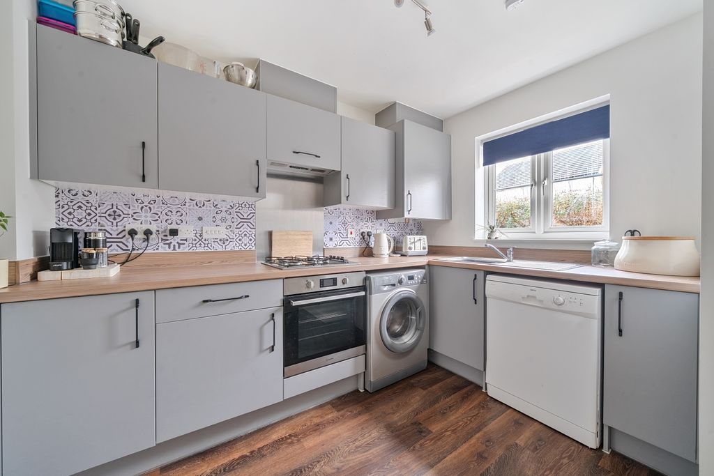 Property photo 2 of 17 1409664-17-698A1945B73A5-Arw-1