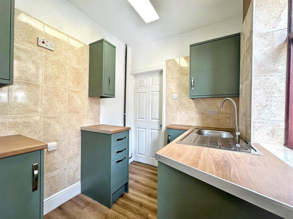Property photo 2 of 19 Kitchen