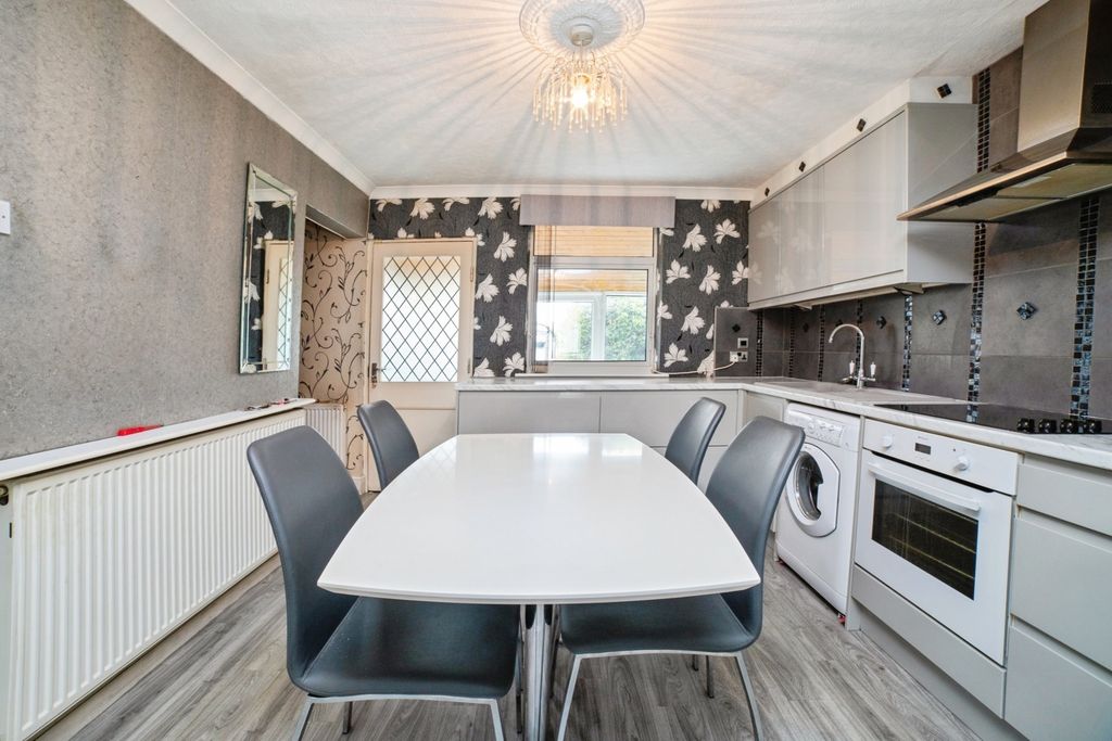 Property photo 3 of 17 Kitchen Dining