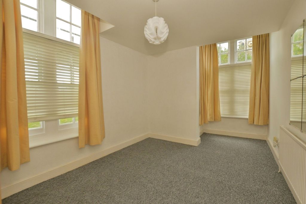 Property photo 3 of 18 Bedroom