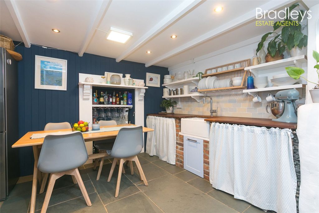 Property photo 3 of 23 Picture No. 25