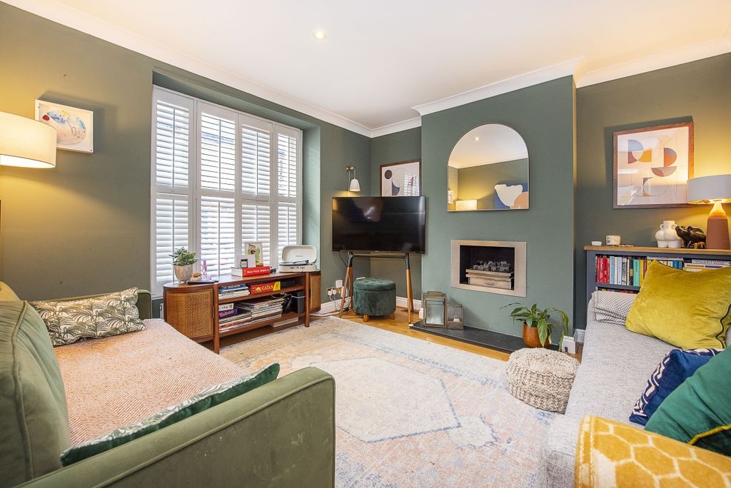 Property photo 3 of 16 Houblon-Road (3)