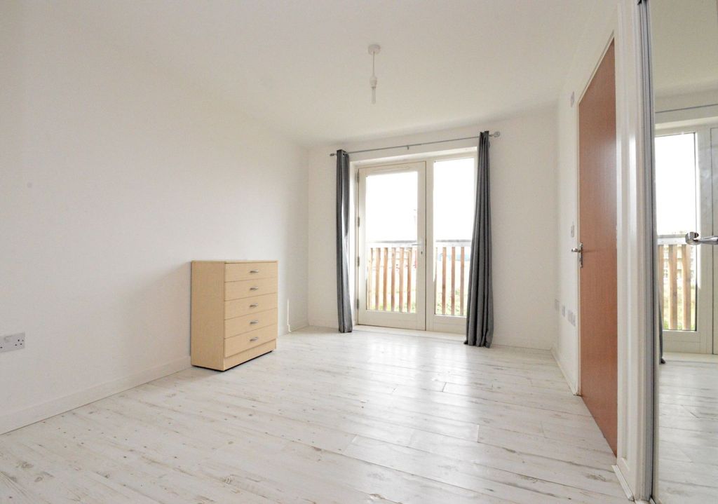 Property photo 1 of 5 Double Bedroom Apartment To Rent