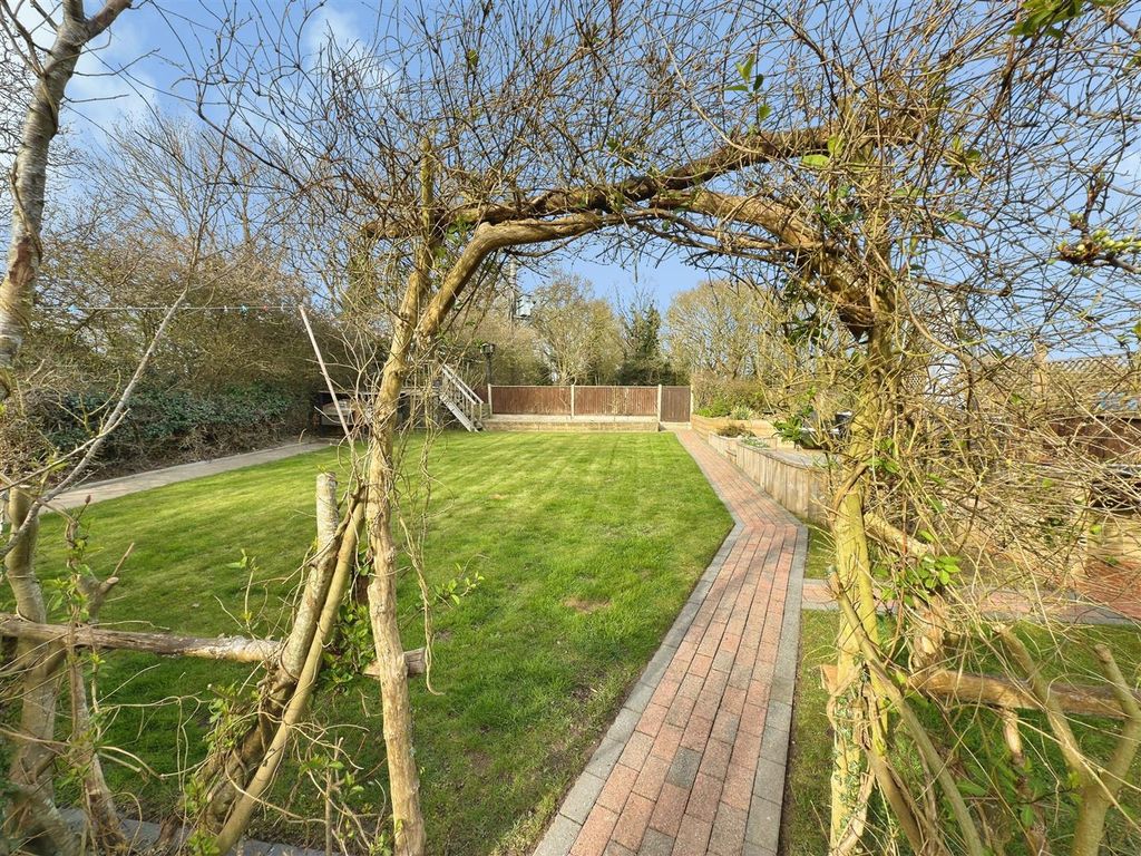 Property photo 2 of 27 1 Queens Way (11).Jpg