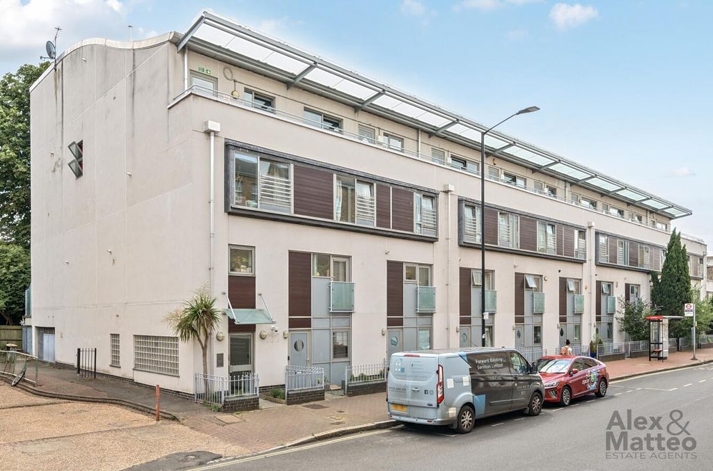 Property photo 1 of 14 Rotherhithe Street