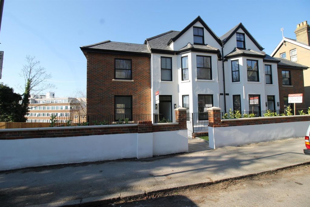 Property photo 1 of 4 Outside.Jpg