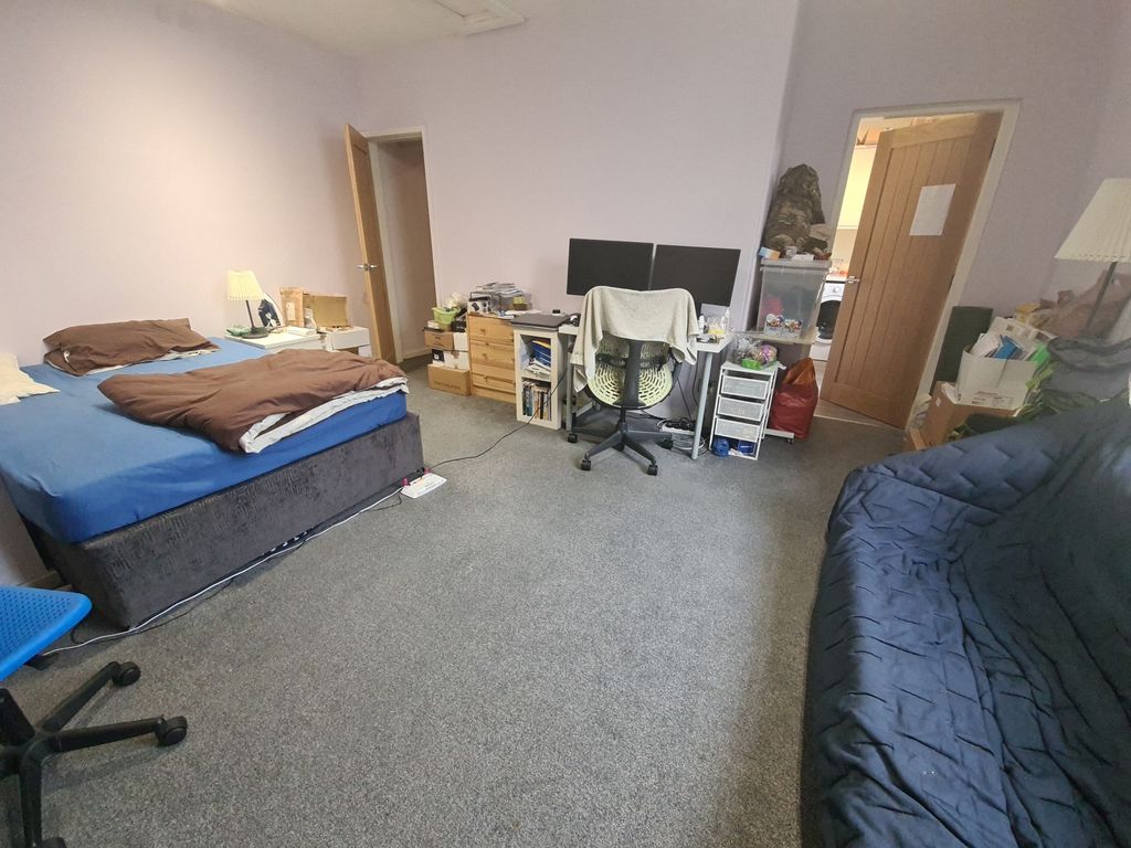 Property photo 1 of 7 Spacious, Well-Appointed Bedroom With A Double Bed...