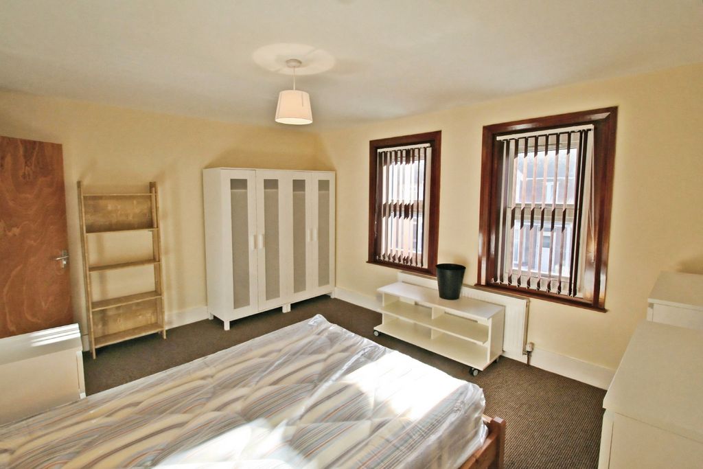 Property photo 2 of 8 Bedroom - Angle 1