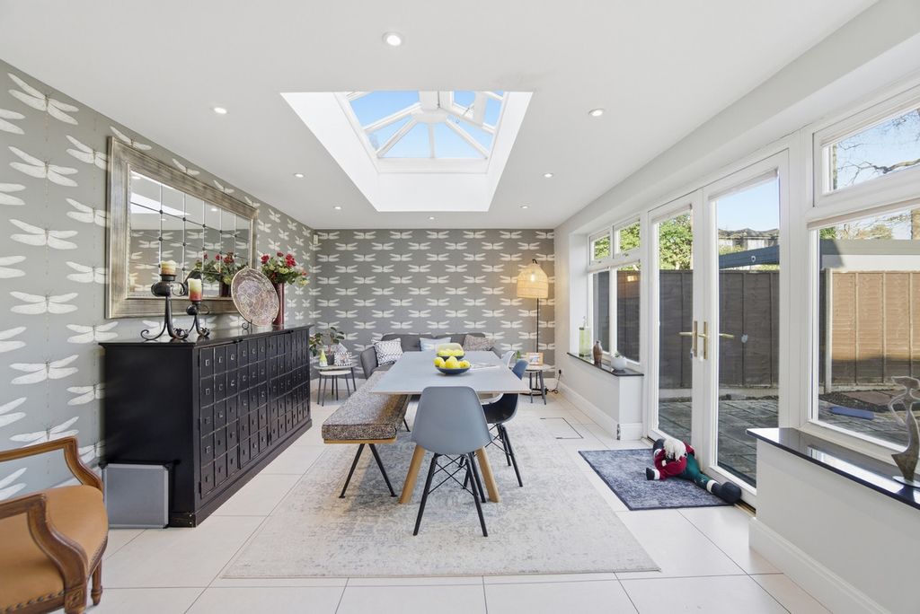 Property photo 3 of 33