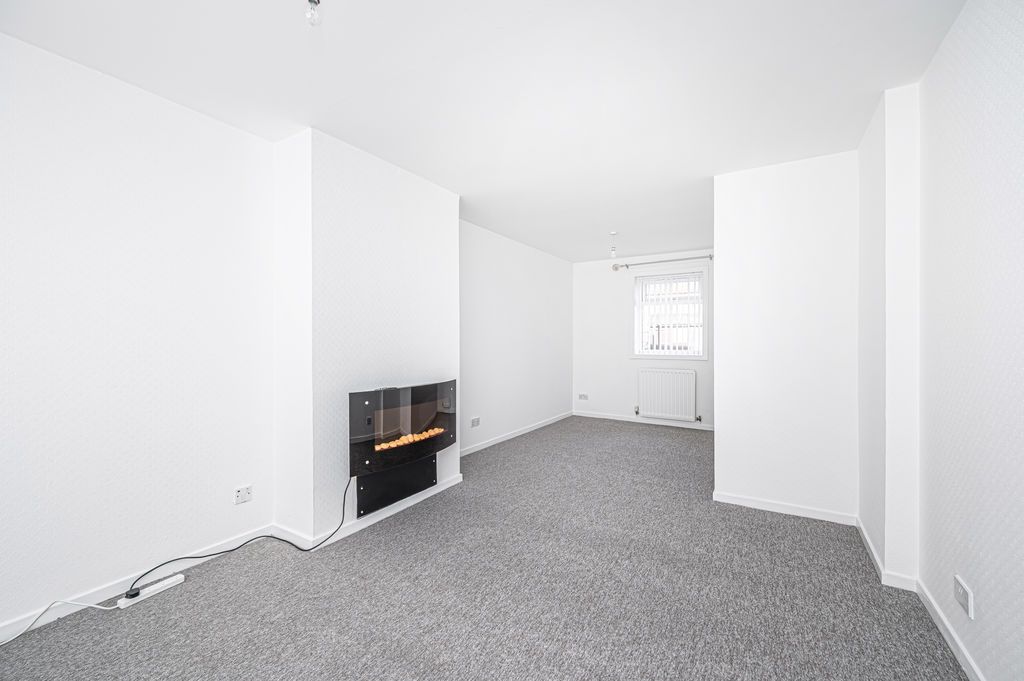 Property photo 3 of 21 Lounge With Open Plan Dining Area