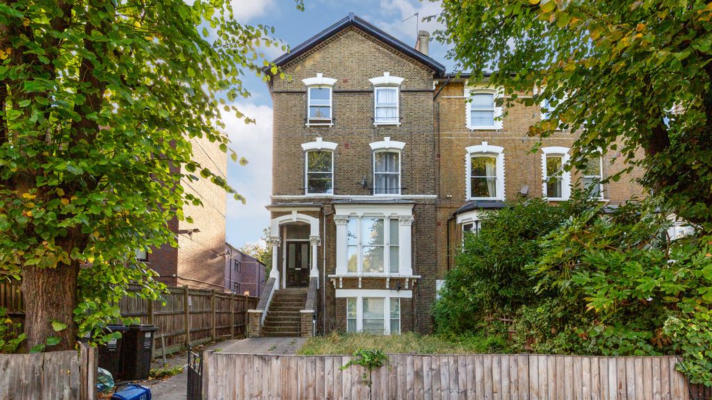 Property photo 1 of 20 Flat A, 215 Amhurst Road, Hackney, London, E8 2Bs
