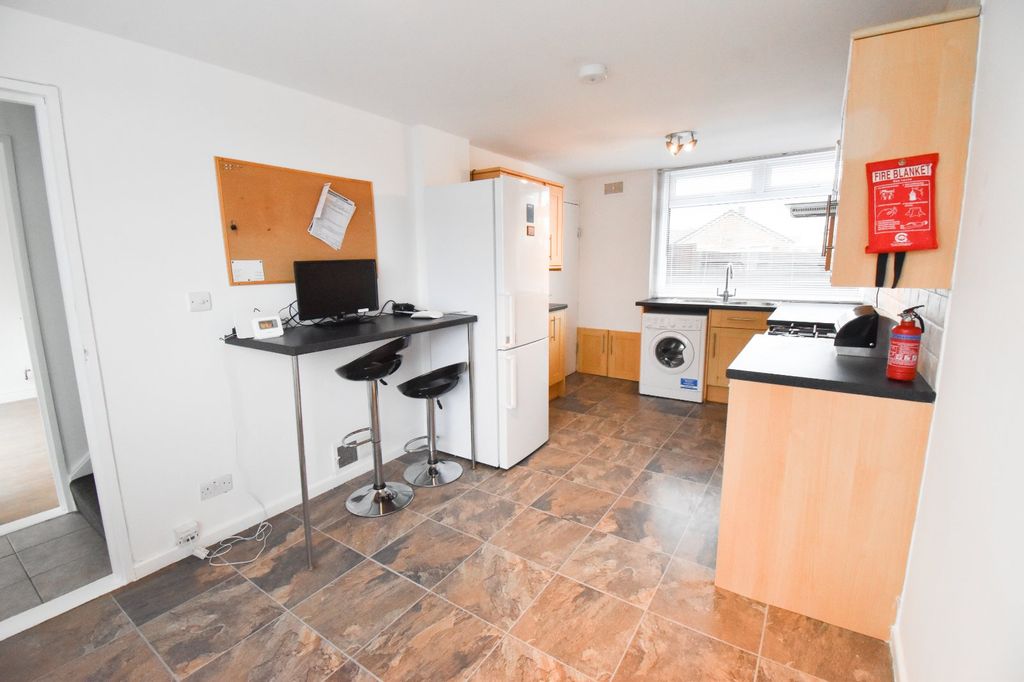 Property photo 2 of 18 Kitchen/Dining Room