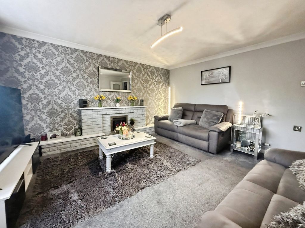 Property photo 2 of 18 Living Room