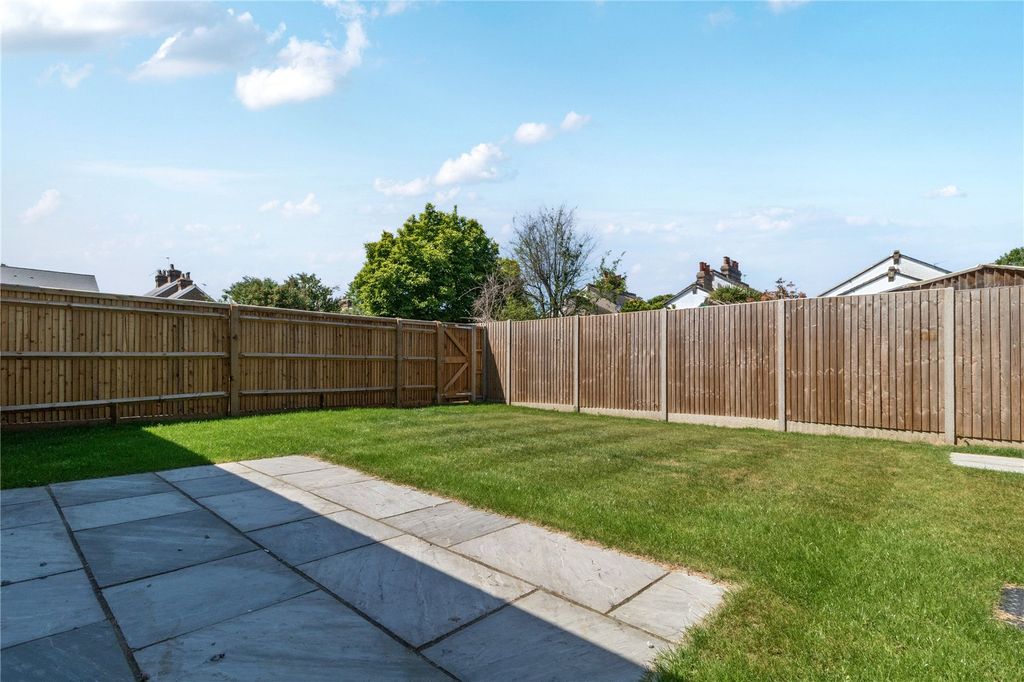 Property photo 3 of 8 Garden