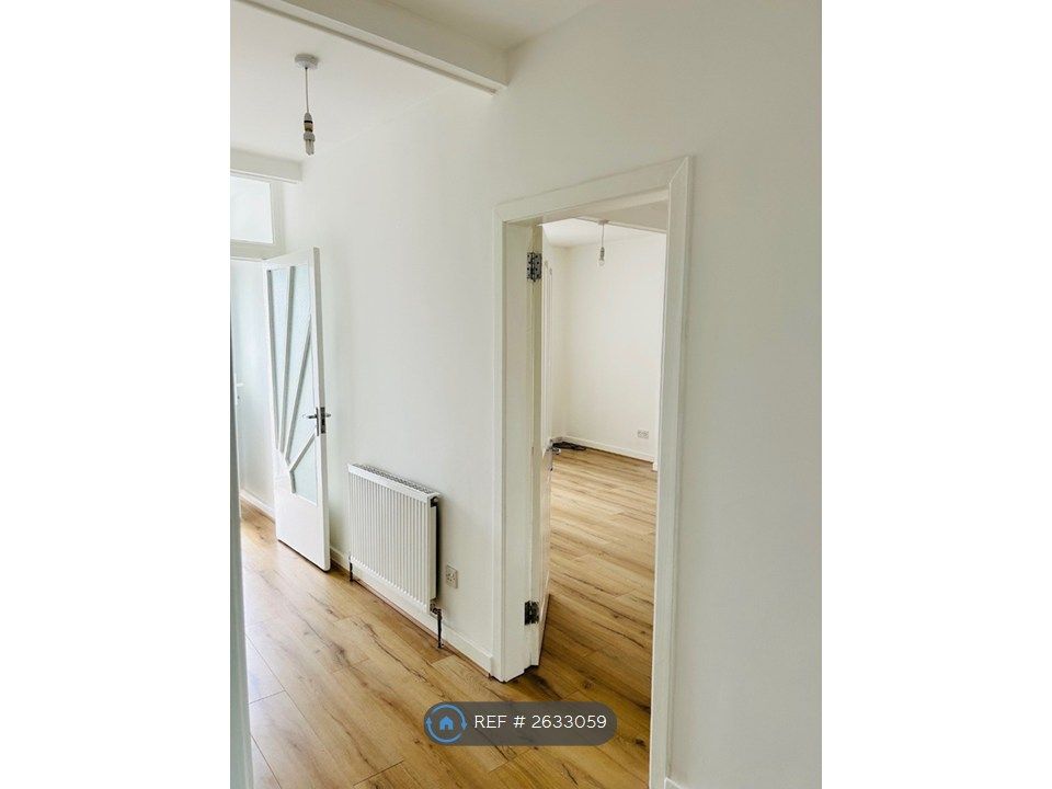Property photo 3 of 10 Hallway
