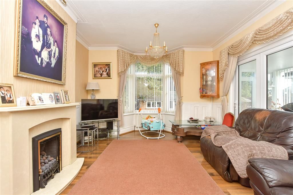 Property photo 2 of 12 Lounge