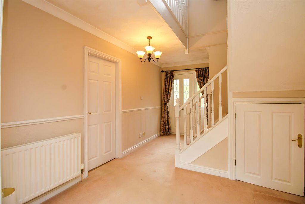 Property photo 3 of 15 Entrance Hall