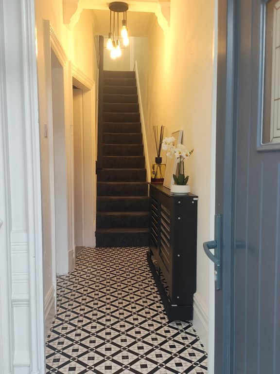 Property photo 3 of 11 Hallway