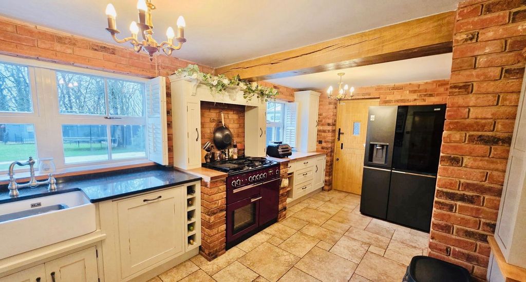 Property photo 3 of 27