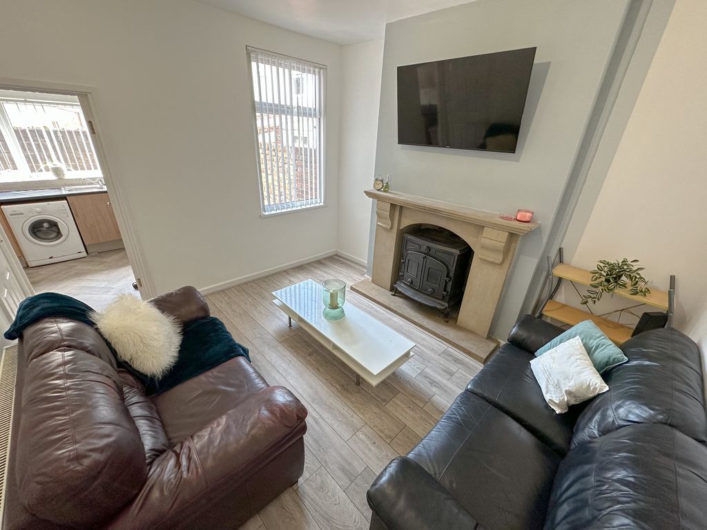 Property photo 2 of 8 44 Adelaide7