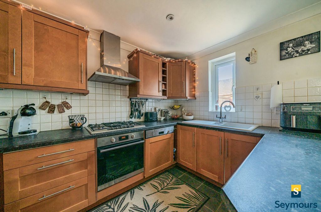 Property photo 3 of 16 Kitchen