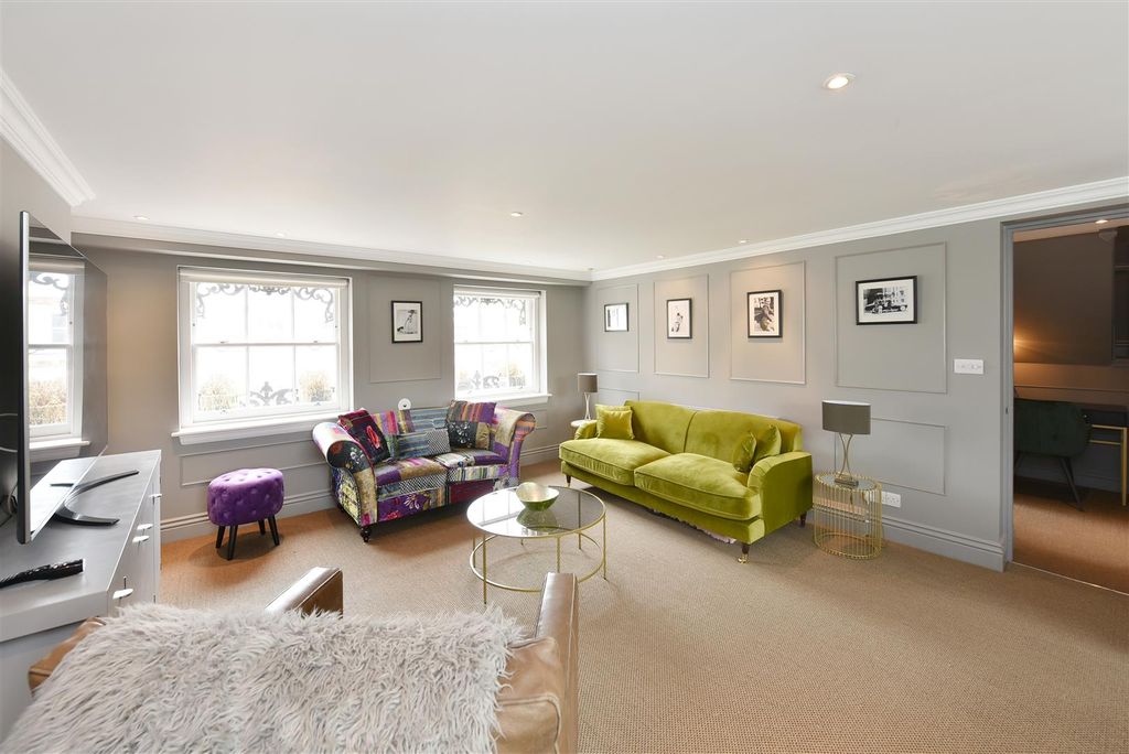 Property photo 1 of 17 Flat K Erskine House (2).Jpg