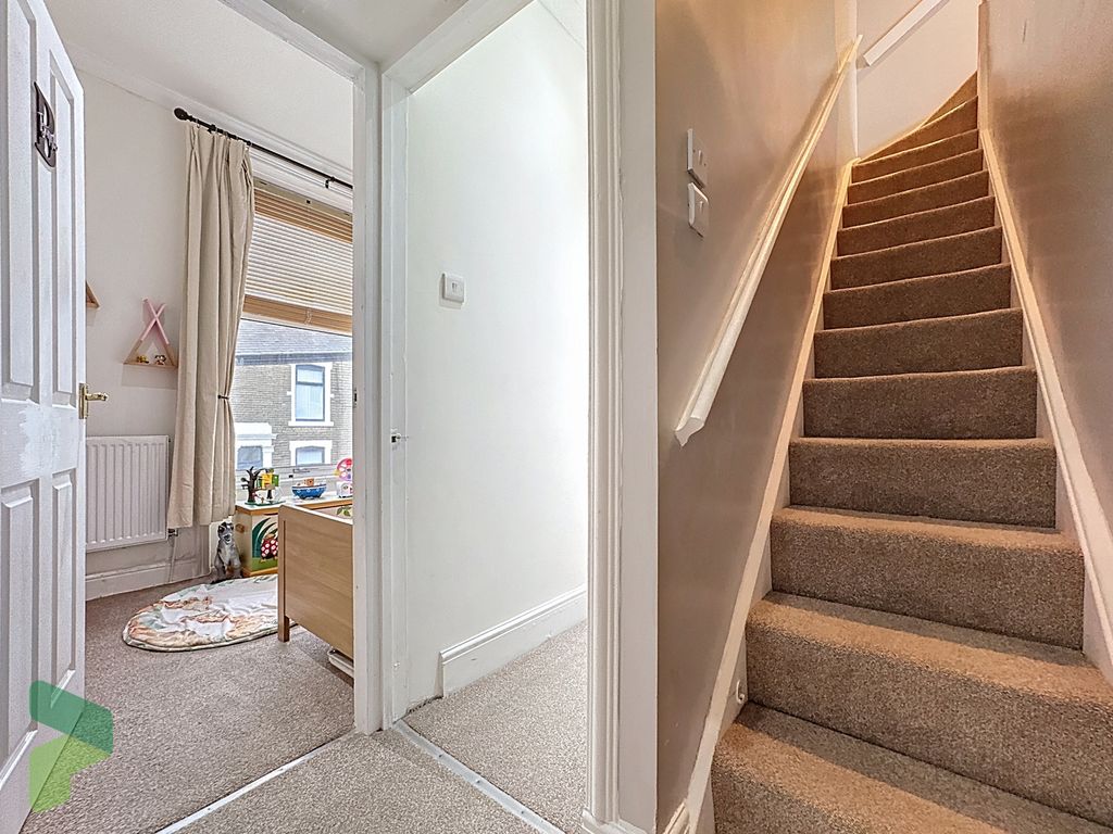 Property photo 2 of 32 Stairs To First Floor