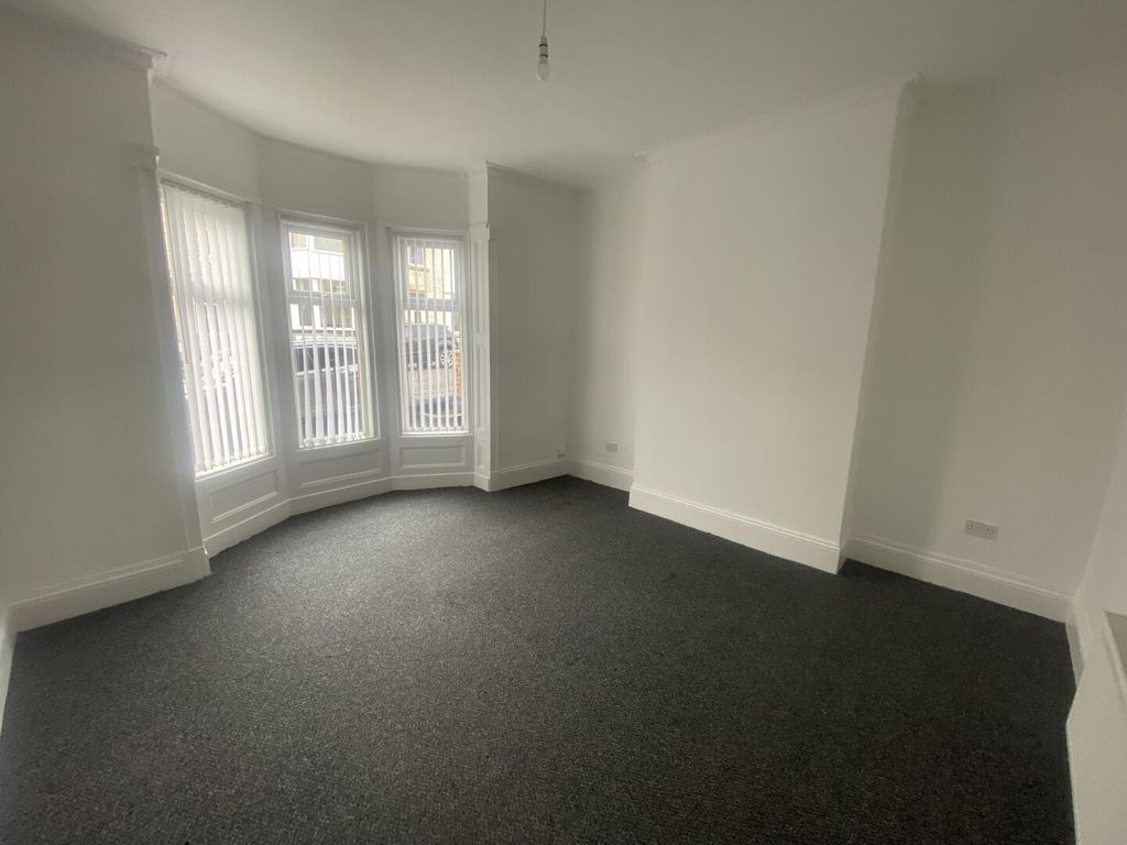 Property photo 1 of 5 Living Room