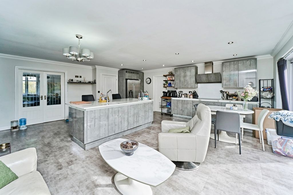 Property photo 2 of 15 Photo