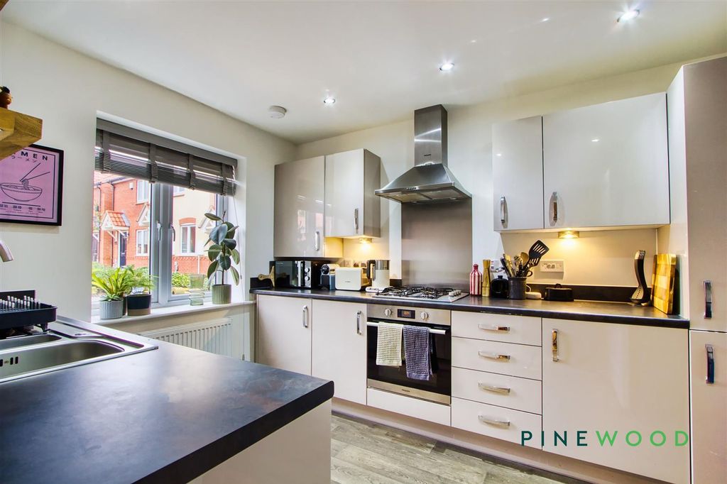 Property photo 2 of 19 Kitchen