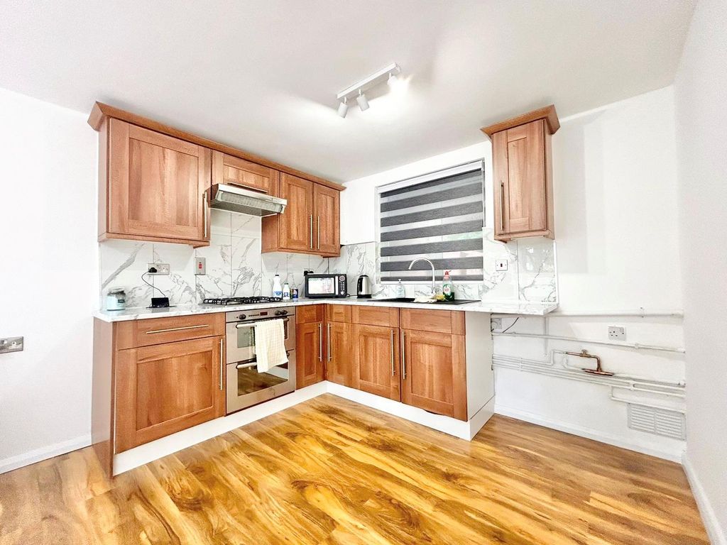 Property photo 3 of 6 Kitchen